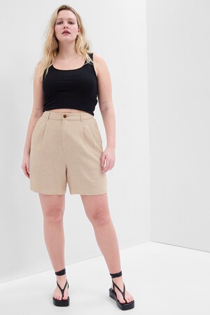 5" High Rise Pleated Linen Shorts